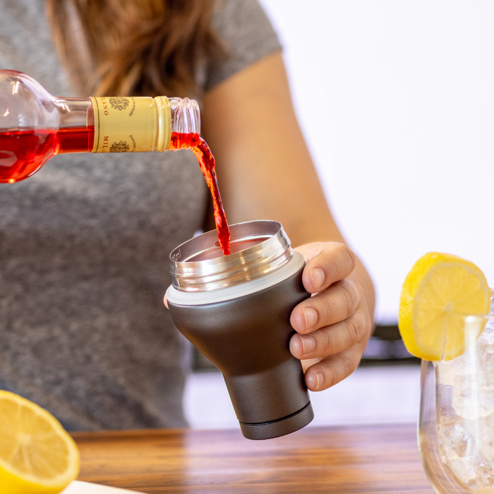 cocktail-shaker-lid-z2 Cocktail_Shaker_lifestyle_2_b714e13d-dd84-4844-956f-11cddc294041.png